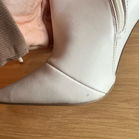 NWOT Express White Stiletto Zip Booties Sz 8 - Picture 4 of 4